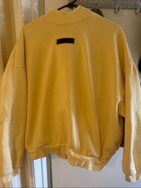 Essentials Fear of God Yellow Crewneck Sweatshirt with pockets size Medium